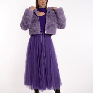 Kratka ljubičasta bundica od umjetnog krzna sa ukrasnim patentom