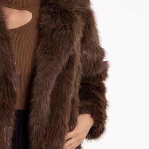 Kratka bundica od umjetnog krzna sa sjajnim nitima- smeđa