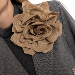 Ukrasna cvjetna kopča- bež